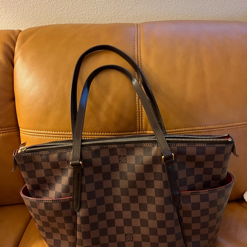 Louis Vuitton - Picture 2 of 12